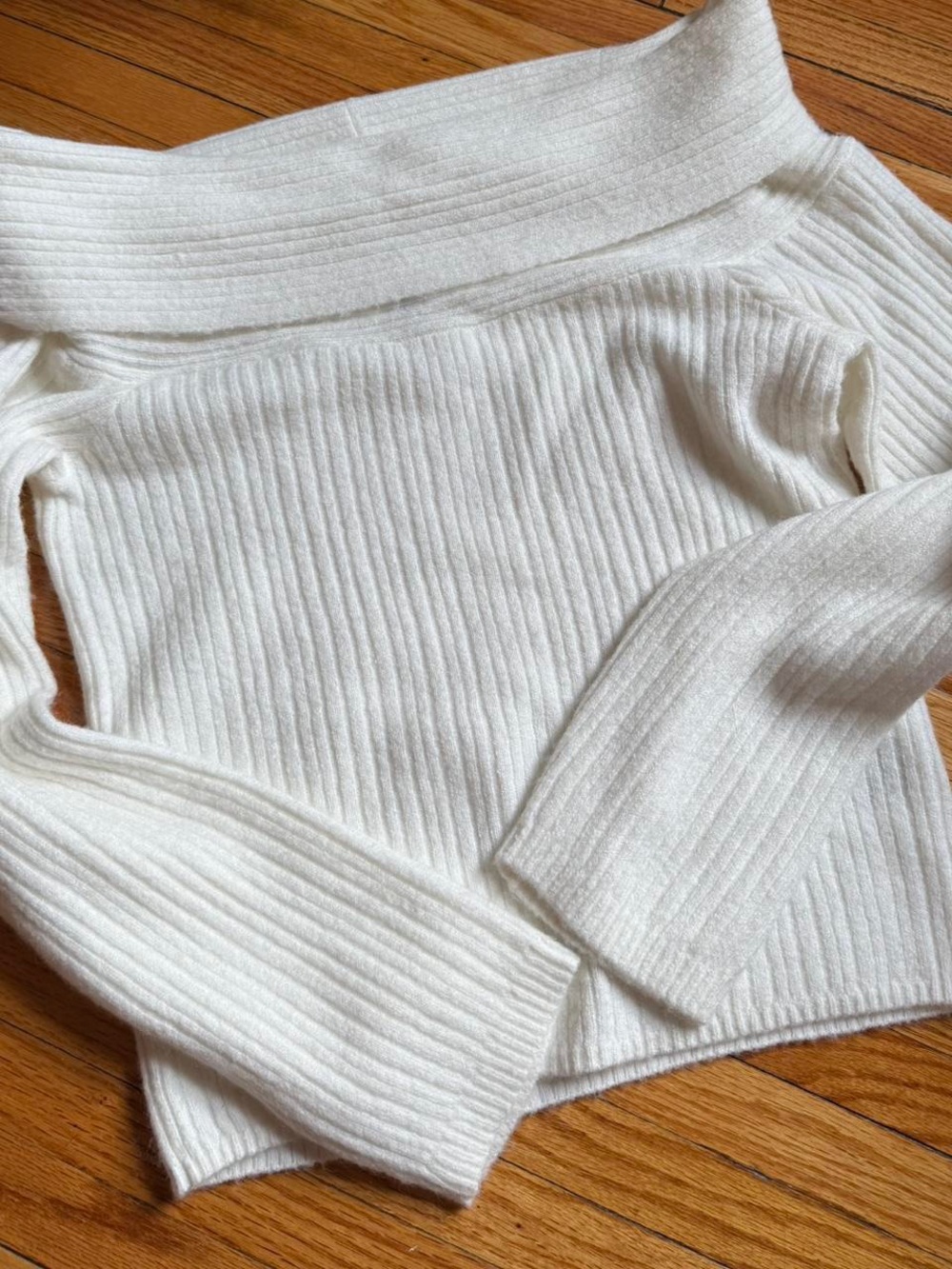 H&M Off-Shoulder Ribbed Sweater - White